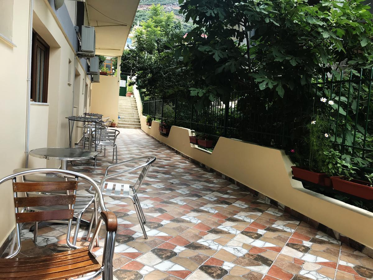 Flutura Apartments Vlorë Exteriör bild
